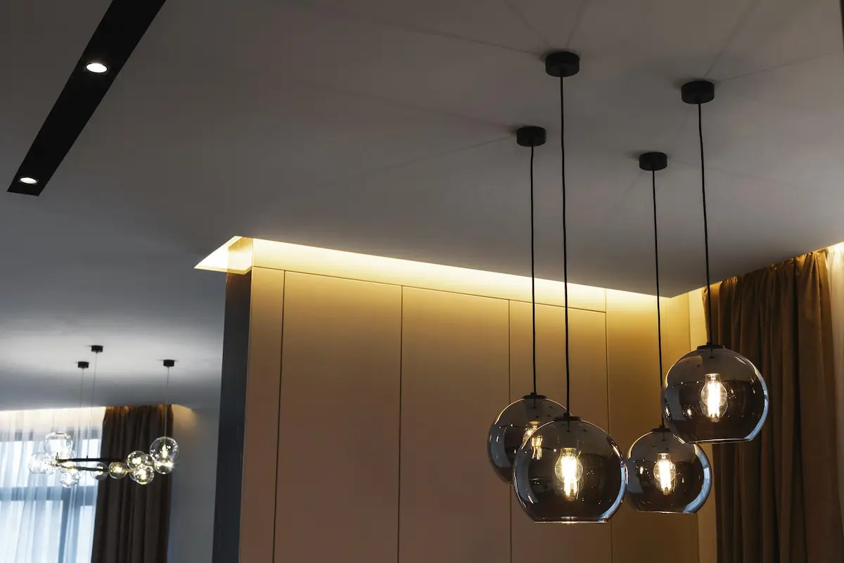 لوستر و چراغ آویز